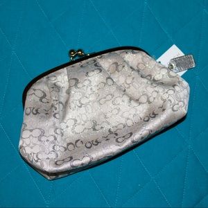 NWT Snap-Lock Clutch - Silver